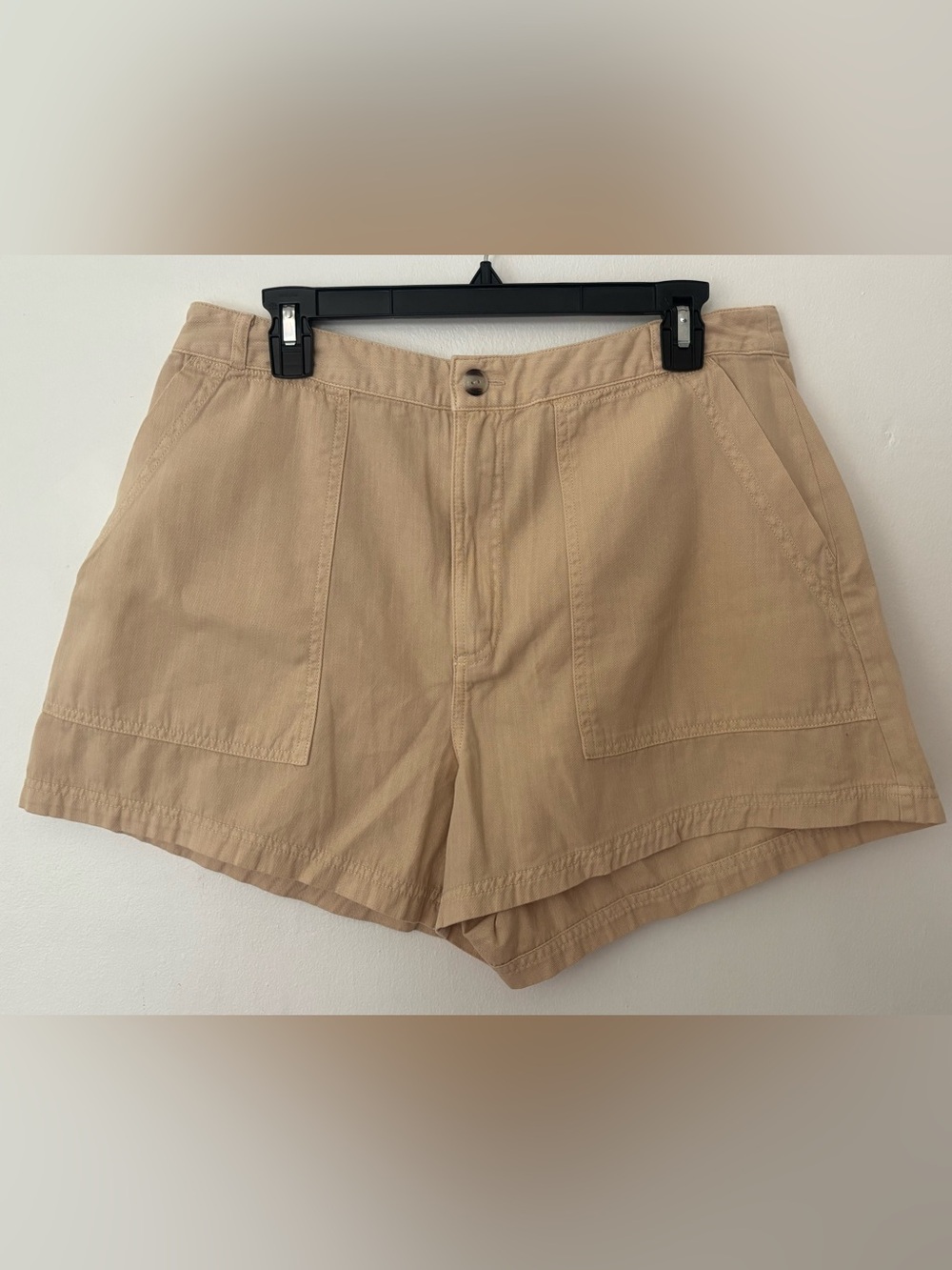 Universal Thread Women’s Utility Shorts Size 14 Tan Beige High Rise Cotton